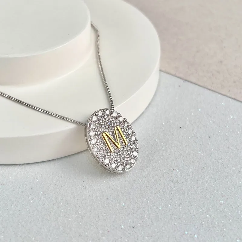 COLAR MEDALHA CRAVEJADA COM LETRA - M