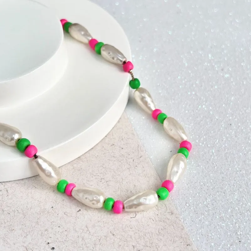 COLAR PÉROLA E COM MIÇANGA