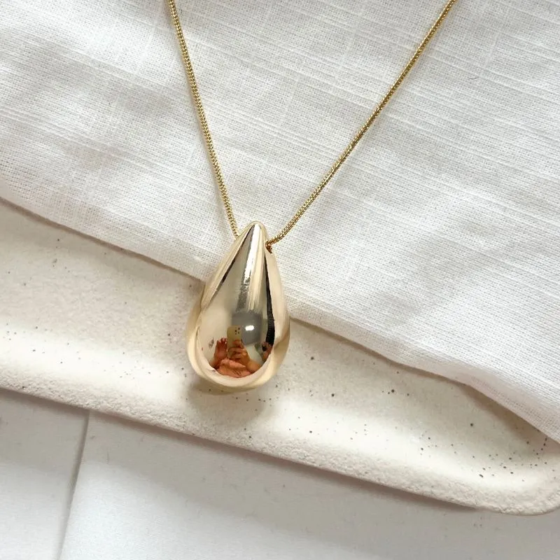 COLAR RABO DE RATO  COM PINGENTE DE GOTA VERTICAL