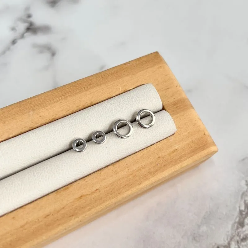 DUPLA DE BRINCOS BOLINHAS VAZADOS