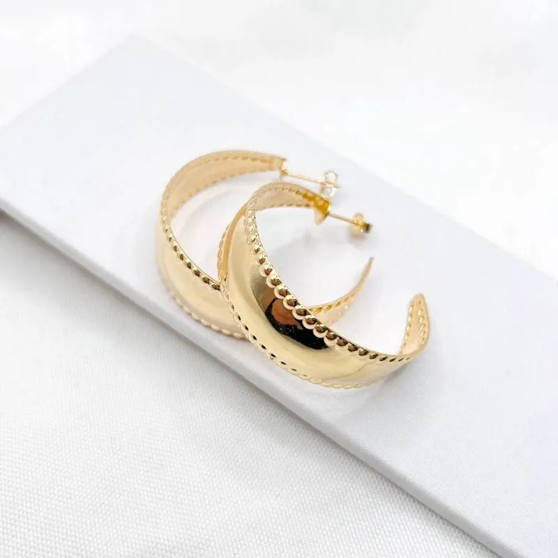 BRINCO ARGOLA 4CM LARGA COM TRABALHADOS DE BOLINHA NA LATERAL