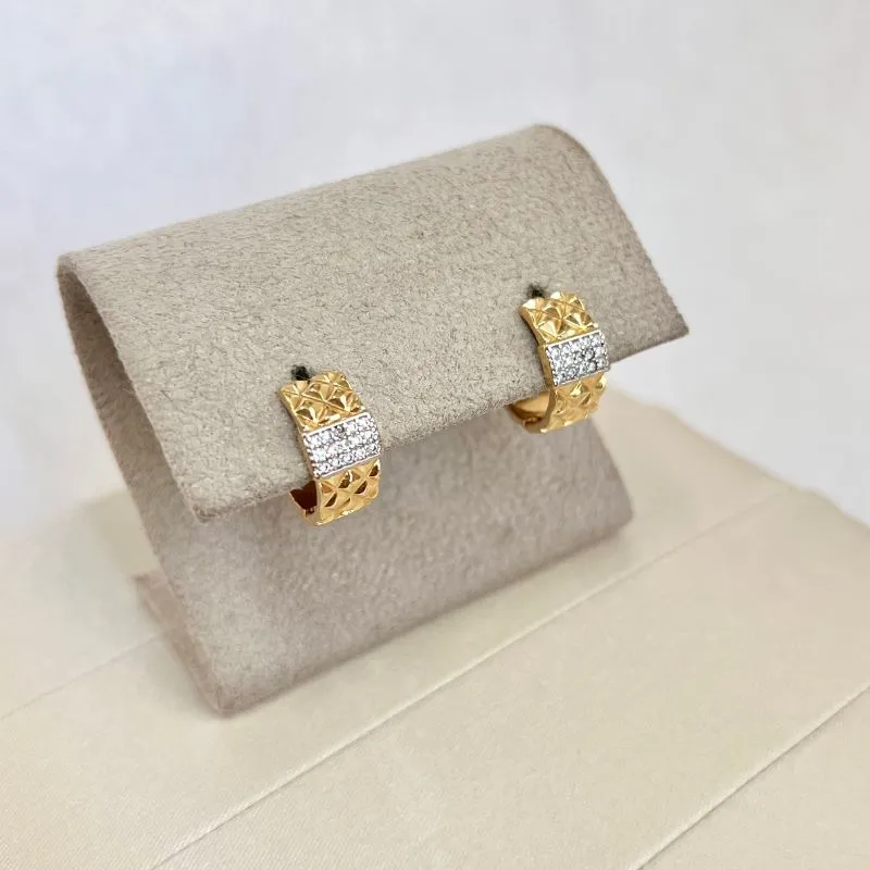 BRINCO ARGOLA ARTICULADA COM ZIRCONIA E DETALHES