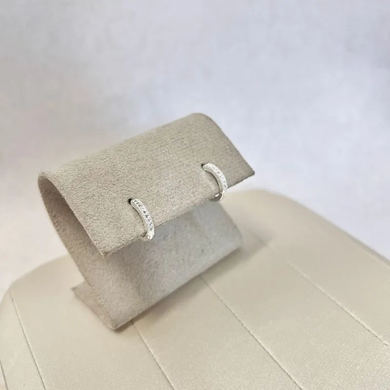 BRINCO ARGOLA ARTICULADA FINA TODA EM ZIRCONIA 1,6CM