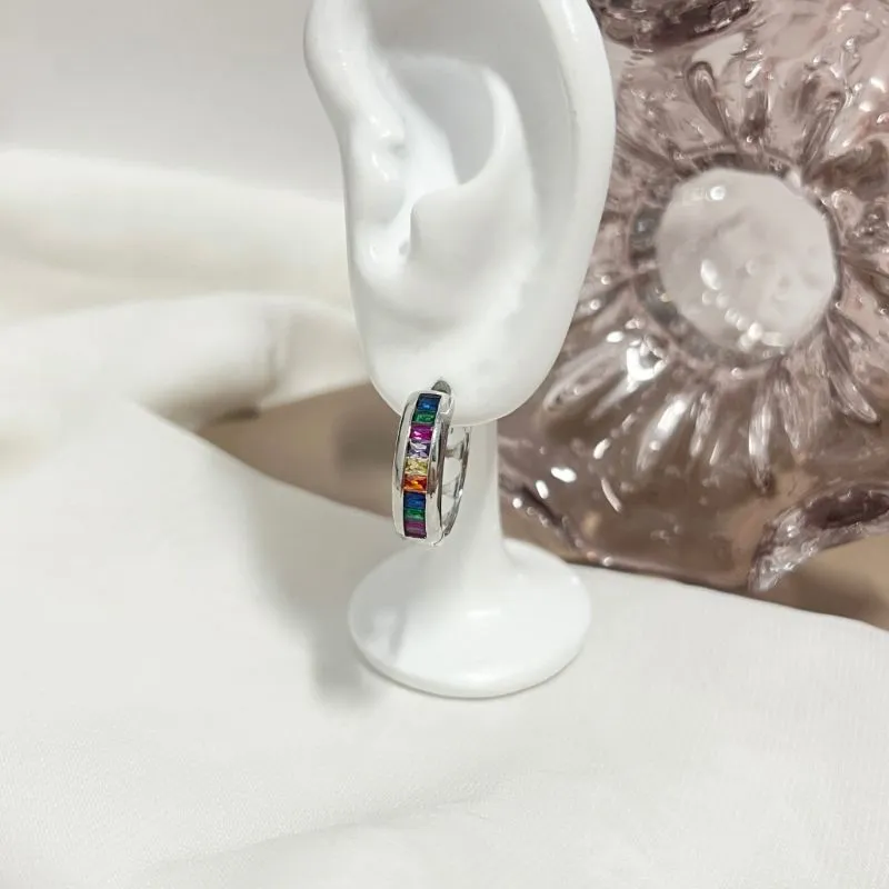 BRINCO ARGOLA ARTICULADA PEDRA DE VIDRO COLORIDA