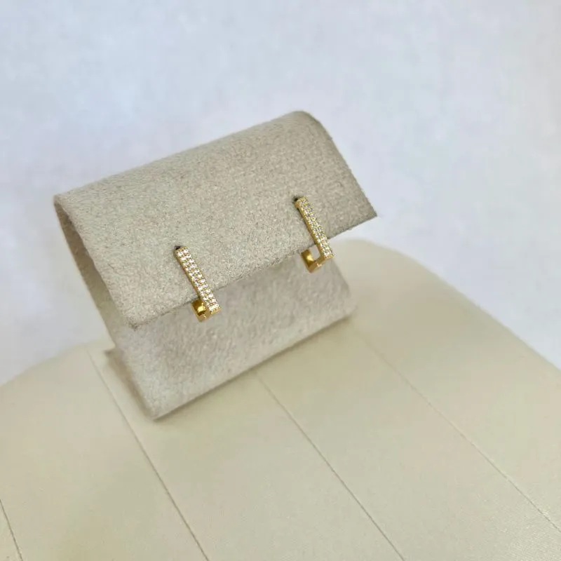 BRINCO ARGOLA ARTICULADA QUADRADA CRAVEJADA