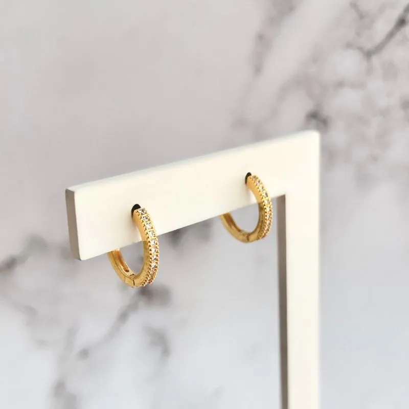 BRINCO ARGOLA ARTICULADA QUADRADA FINA E CRAVEJADA