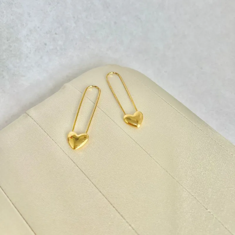 BRINCO ARGOLA COM CORAÇÃO NA PONTA