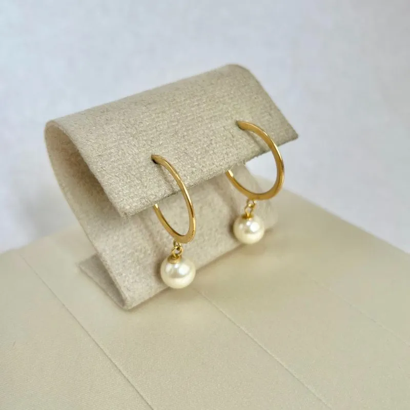 BRINCO ARGOLA COM PÉROLA PENDURADA