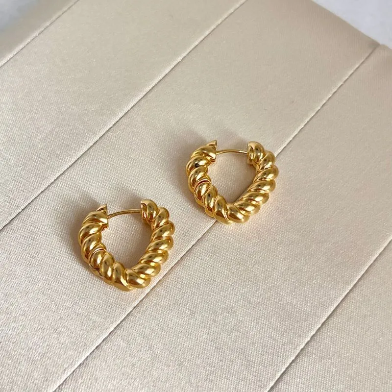 BRINCO ARGOLA FORMATO V TUBO TORCIDA