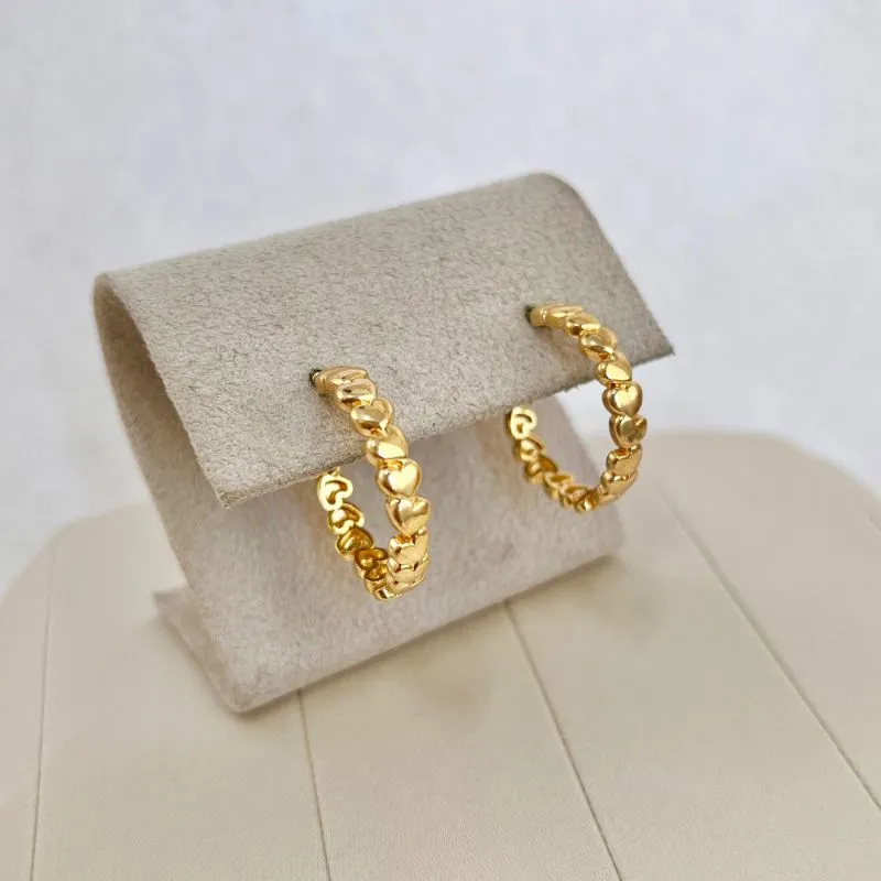 BRINCO ARGOLA MINI CORAÇÕES