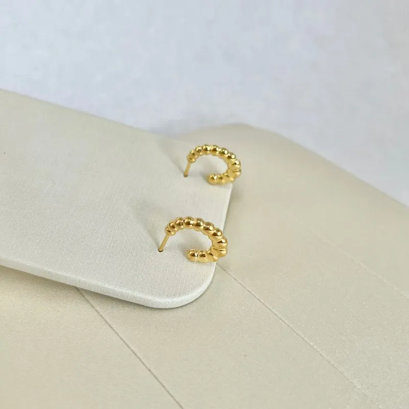 BRINCO ARGOLA PINO BOLINHAS ACHATADAS