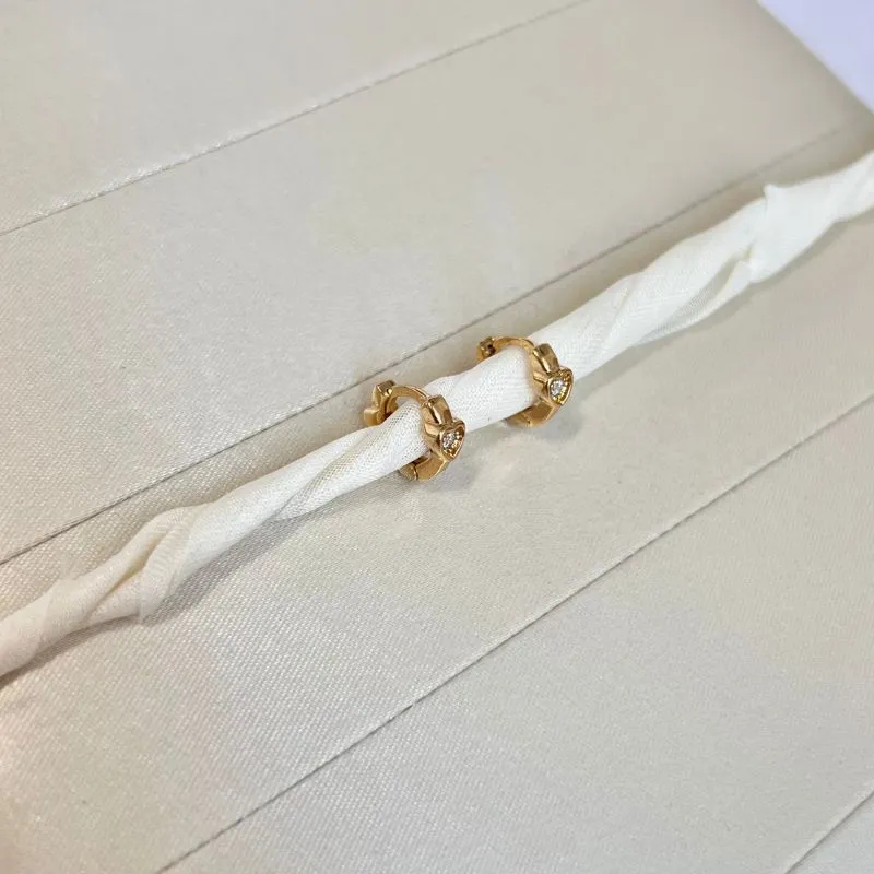 BRINCO ARGOLINHA ARTICULADA CORAÇÃO COM PONTO DE DE MICRO ZIRCONIA