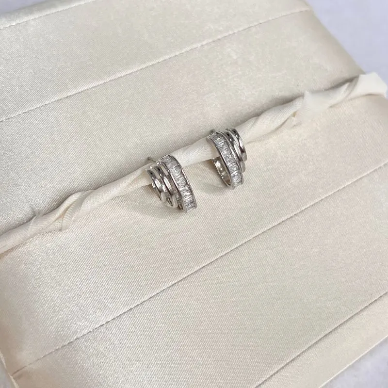 BRINCO EAR HOOK BAGUETES E 2 FIOS LISOS