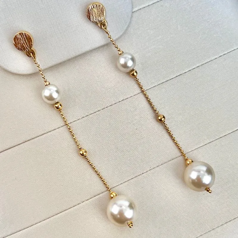 BRINCO LONGO PÉROLAS DE 2 TAMANHOS