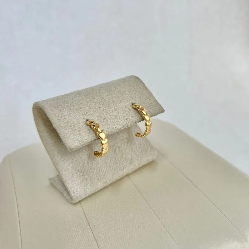 BRINCO MEIA ARGOLA CORAÇÕES