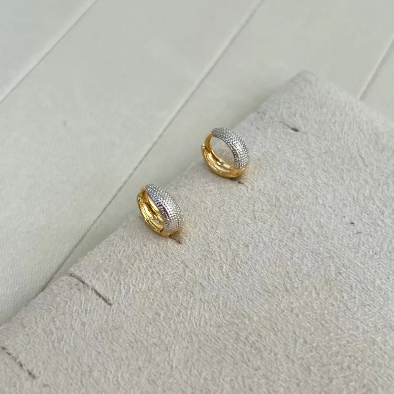 BRINCO MINI ARGOLA GOTA TRABALHA APENAS NA FRENTE