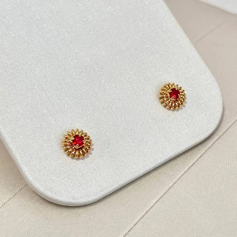 BRINCO PEDRINHA VERMELHO STRASS COM ACAMANETO EM MOLA