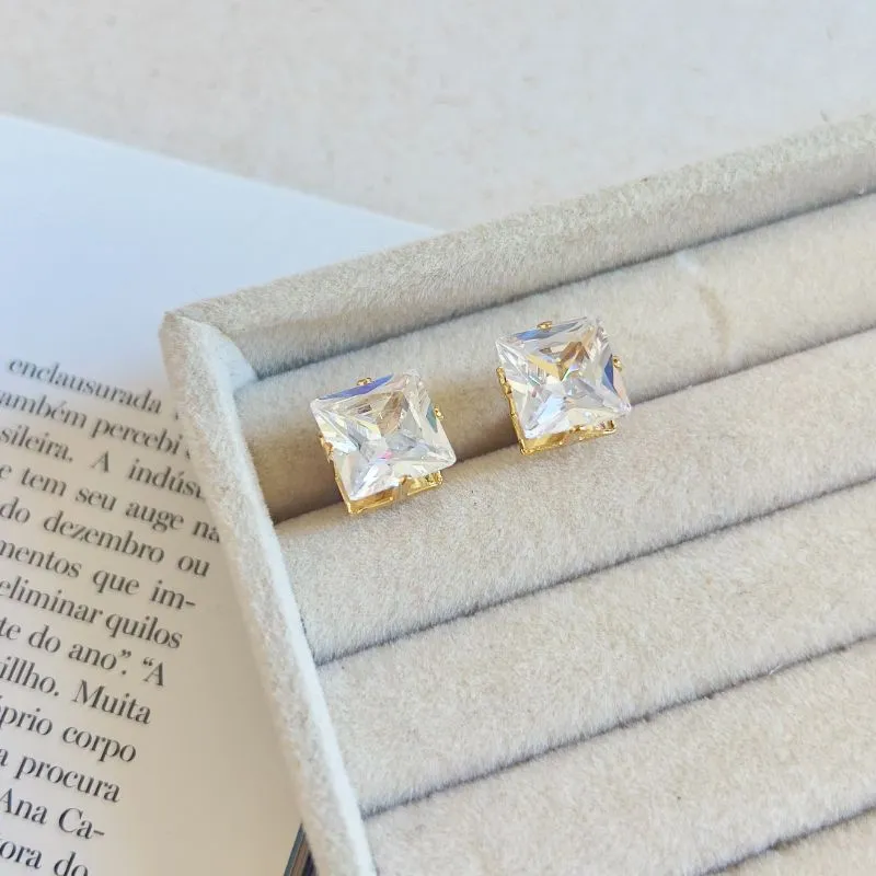 BRINCO QUADRADO CAIXA ALTA ZIRCONIA 10MM