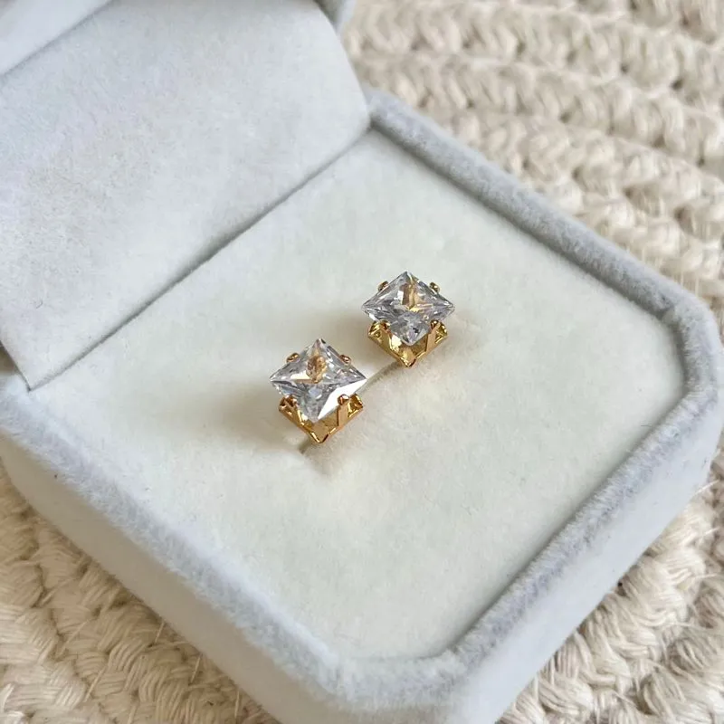 BRINCO QUADRADO CAIXA ALTA ZIRCONIA CRISTAL 6MM