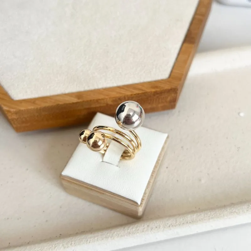 ANEL 2 VOLTAS COM BOLAS COM TAMANHOS DIFERENTES - 2 BANHOS