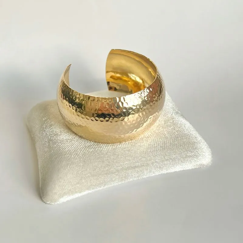 BRACELETE LARGO MARTELADO