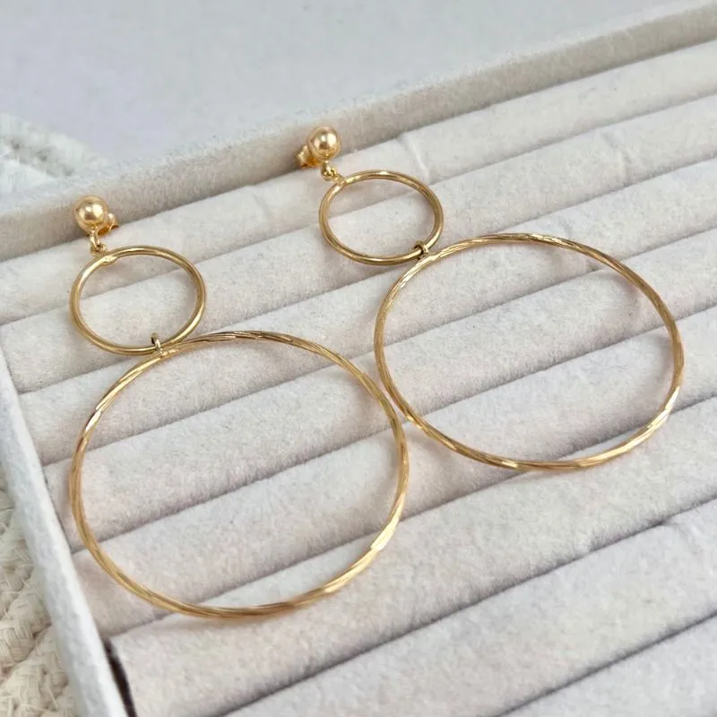 BRINCO 2 CÍRCULOS DE TAMANHOS DIFERENTES