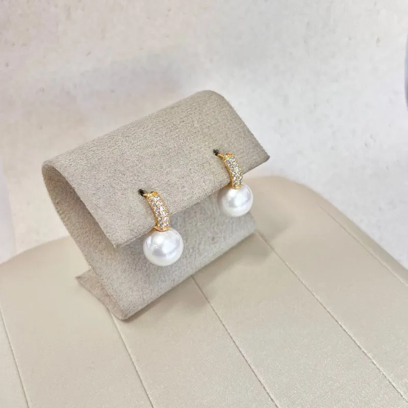 BRINCO ARGOLA ARTICULADA CRAVEJADA E 1 PÉROLA