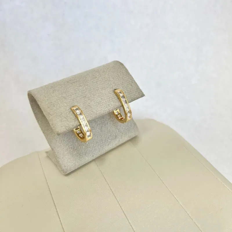 BRINCO ARGOLA ARTICULADA ZIRCONIAS QUADRADAS