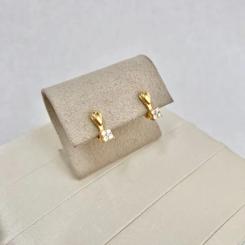 BRINCO ARGOLA COM QUADRADO DE ZIRCONIAS E GOTA