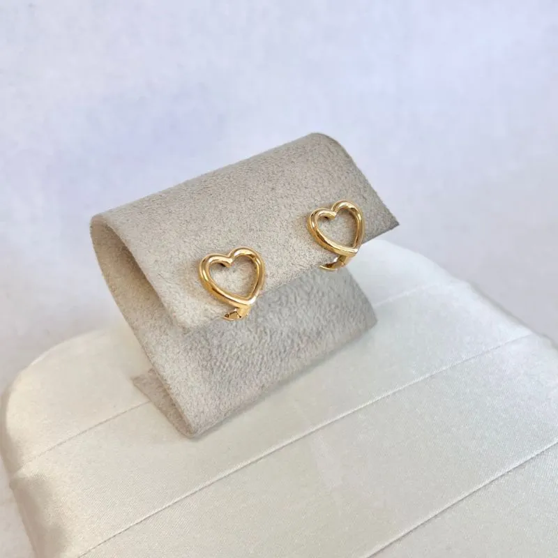 BRINCO ARGOLA FORMATO CORAÇÃO LISO VAZADO 1,5CM