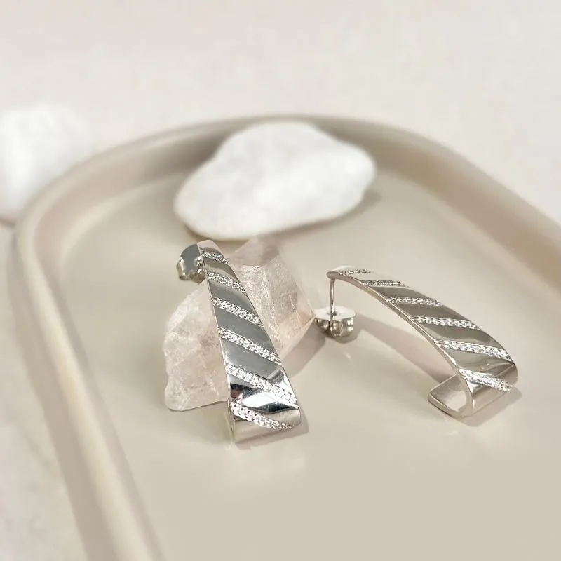 BRINCO ARGOLA GANCHO CRAVEJADA