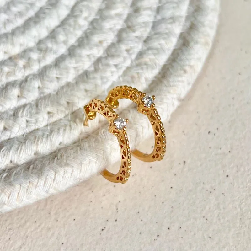 BRINCO ARGOLA PINO PONTO DE LUZ E VAZADOS DE CORAÇÕES