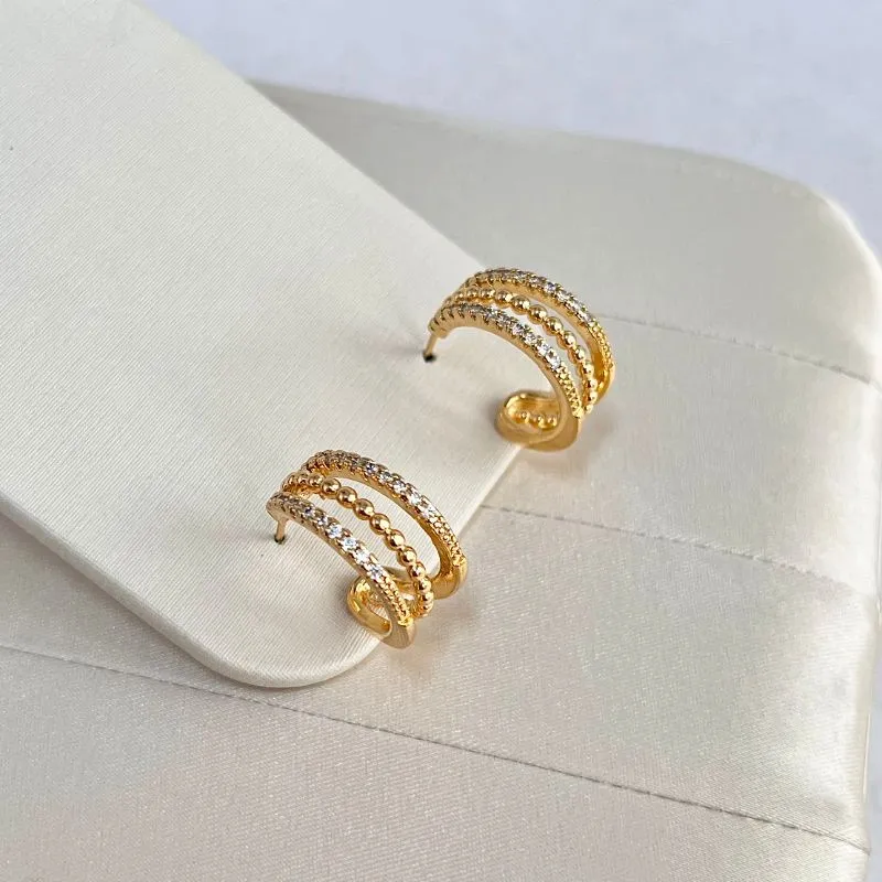 BRINCO ARGOLA TRIPLA COM MICRO ZIRCONIAS E BOLINHAS