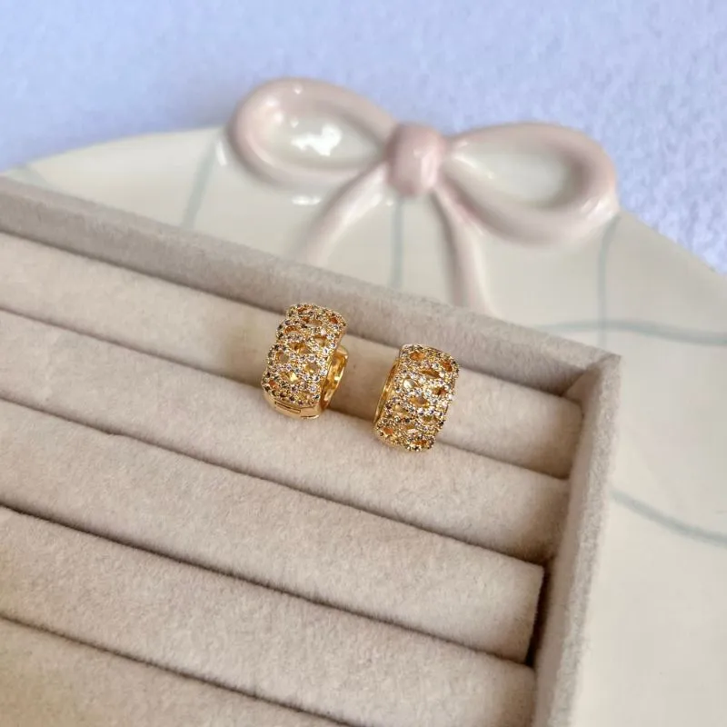 BRINCO ARGOLA ZIRCONIAS TRABALHADAS