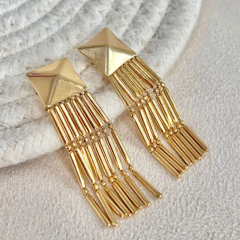 BRINCO QUADRADO COM FRANJA DIFERENCIADA