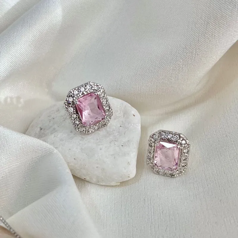 BRINCO QUADRADO ESTILO PRINCESA PEDRA ROSA