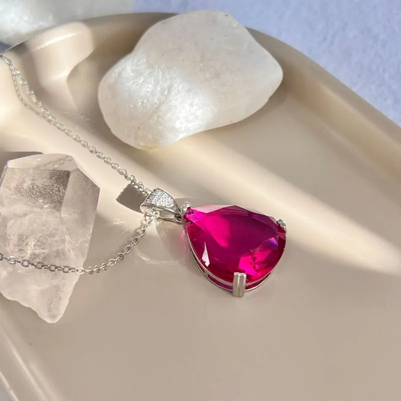 COLAR GOTA COM CRAVAÇÃO PINK - SAFIRA ROSA