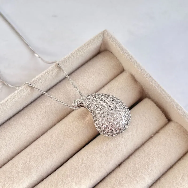 COLAR GOTA CRAVEJADA