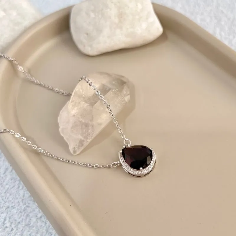 COLAR GOTA CRAVEJADO COM PEDRA QUARTZO FUME