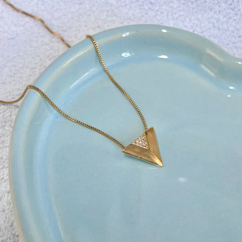 COLAR TRIÂNGULO CRAVEJADO