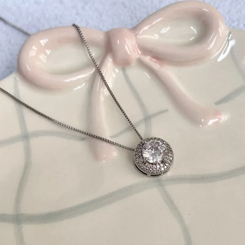 COLAR ZIRCONIA CRISTAL REDONDA COM ACABAMENTO EM MICRO ZIRCONIAS