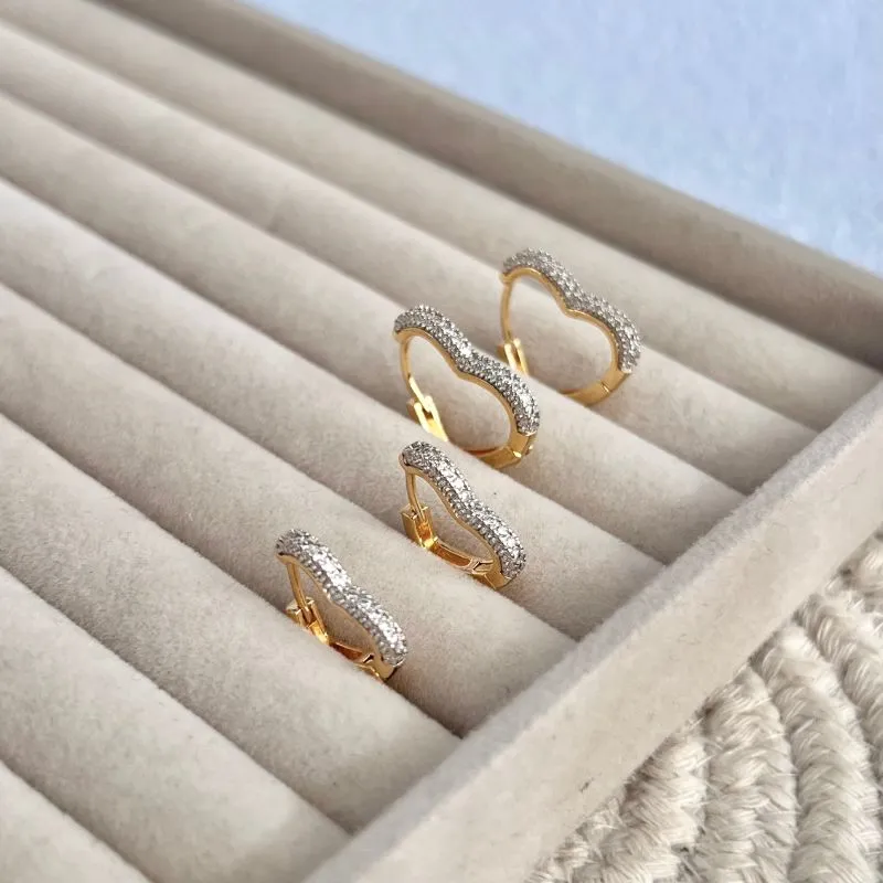 DUPLA DE BRINCO ARGOLA ARTICULADA CORAÇÃO COM CANETA DE RÓDIO