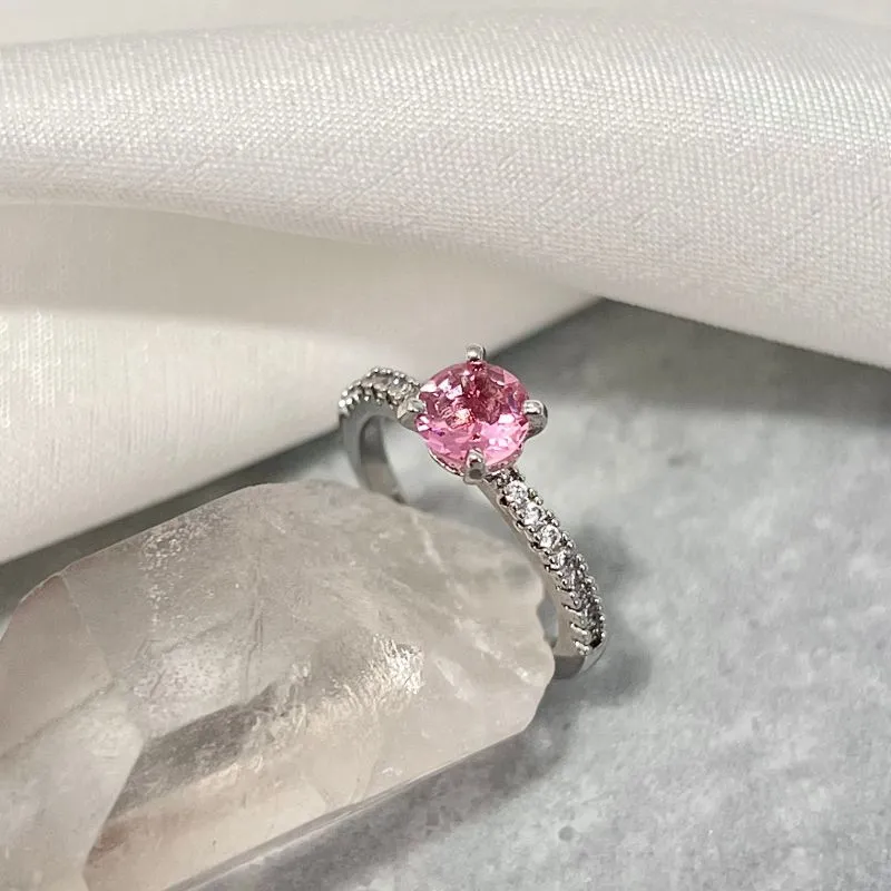 ANEL SOLITÁRIO CRAVEJADO PEDRA ROSA 6MM