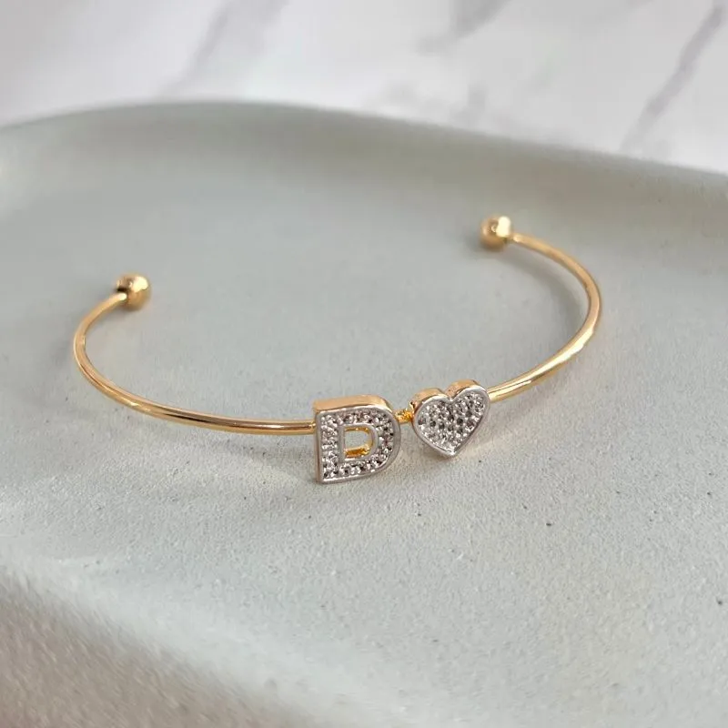 BRACELETE CORAÇÃO COM LETRA CRAVEJADO - D
