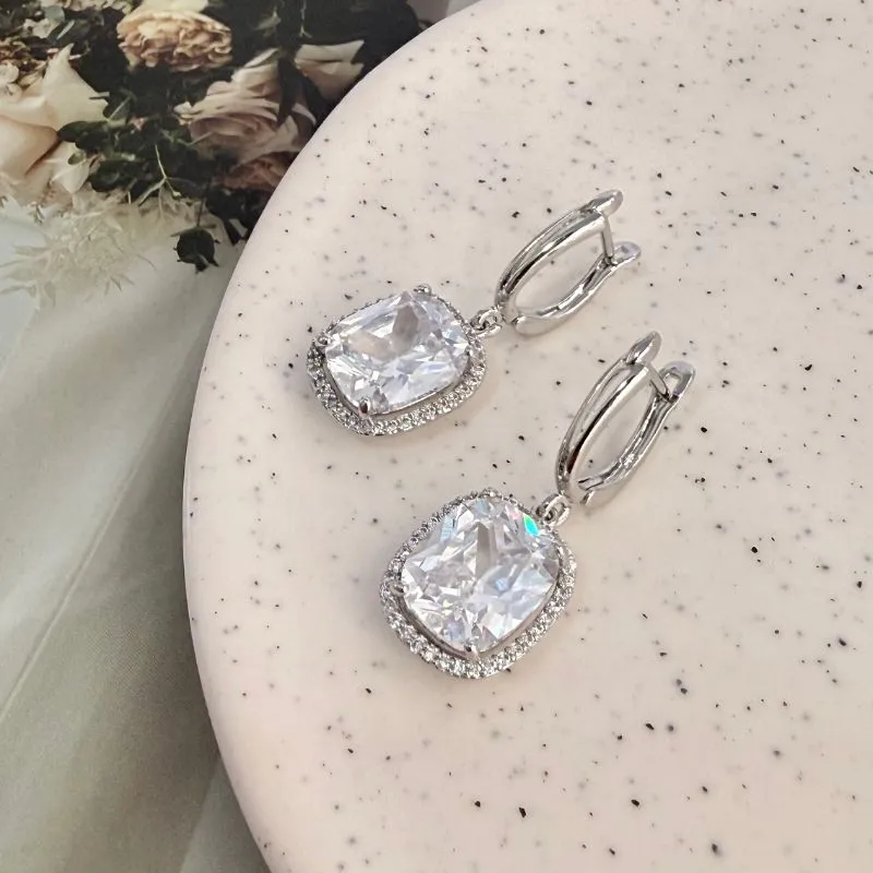 BRINCO ARGOLA PEDRA PENDURADA QUADRADA