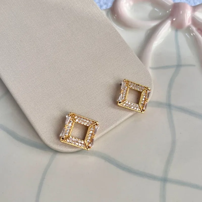 BRINCO QUADRADO MICRO ZIRCONIAS