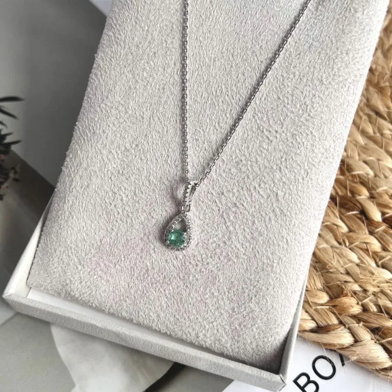 COLAR GOTA VAZADA COM PEDRA TURMALINA MENTA