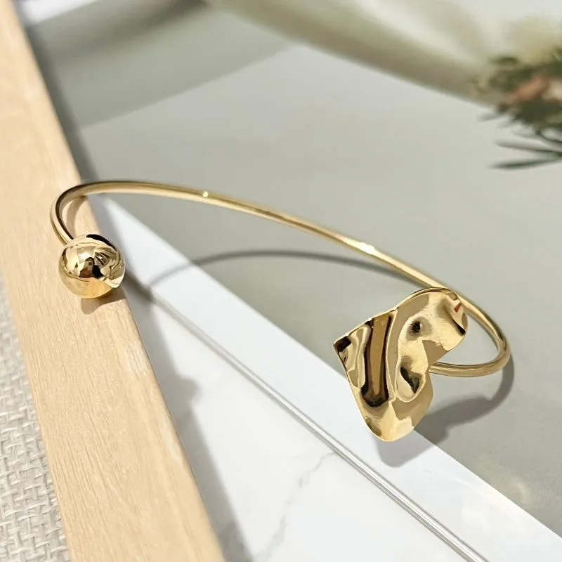 BRACELETE CORAÇÃO E BOLA