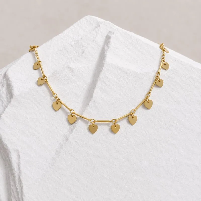 COLAR CHOKER MEDALHAS DE CORAÇÃO 40CM