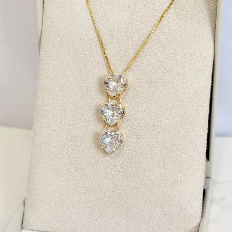 COLAR ESTILO GRAVATA COM 3 CORAÇÕES DE ZIRCONIA